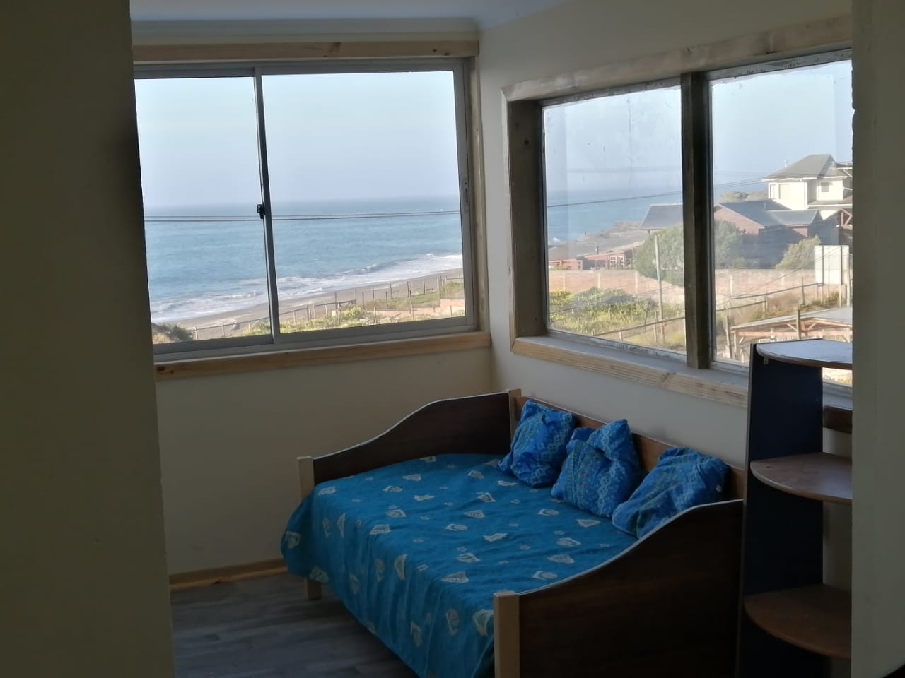 Cama lateral Cabaña 2 Pelluhue